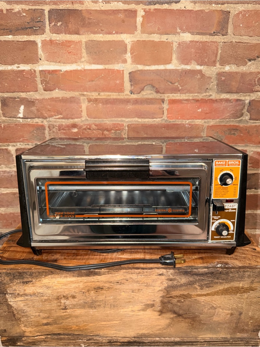 Vintage Toast-R-Oven Countertop Toaster Oven with Orange Accents